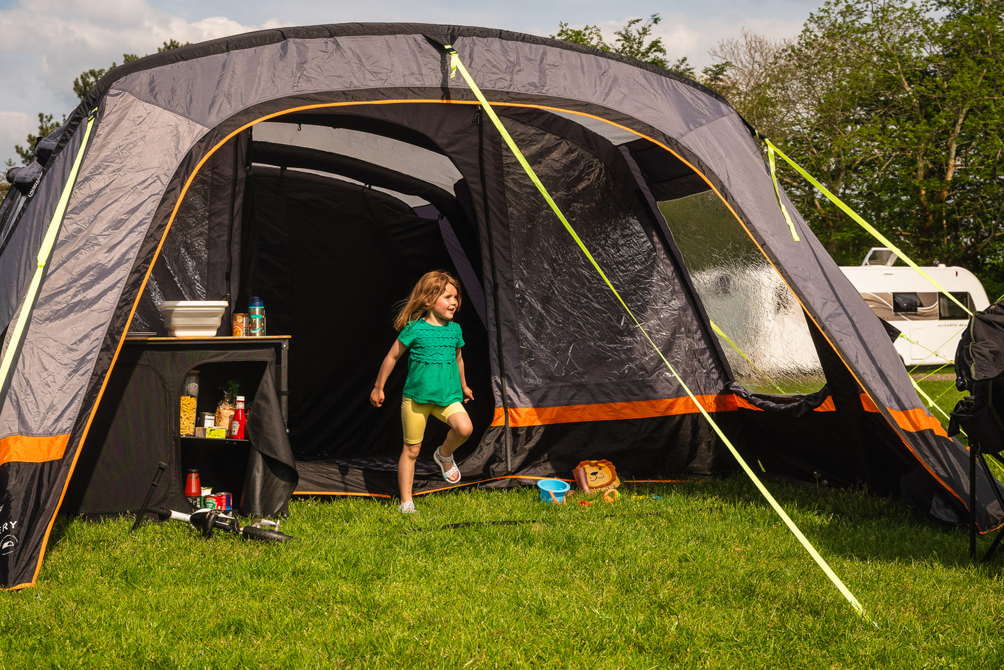 OLPRO Discovery - 6 Berth Inflatable Tent